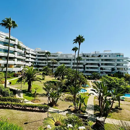 2 Dorm 2 Banos En Primera Linea En Playa Esmeralda Marbella