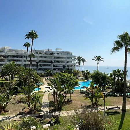 2 Dorm 2 Banos En Primera Linea En Playa Esmeralda Marbella