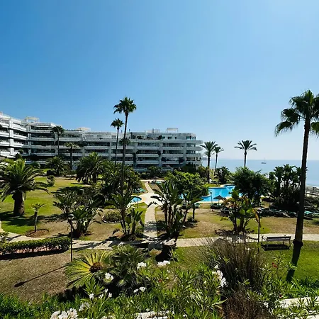 Apartment 2 Dorm 2 Banos En Primera Linea En Playa Esmeralda Marbella