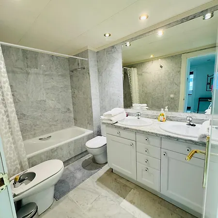 2 Dorm 2 Banos En Primera Linea En Playa Esmeralda Appartement *