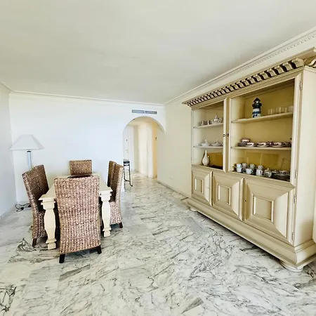 Apartamento 2 Dorm 2 Banos En Primera Linea En Playa Esmeralda *