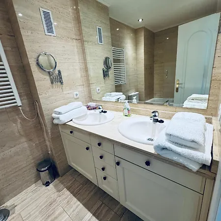 2 Dorm 2 Banos En Primera Linea En Playa Esmeralda Apartamento Marbella