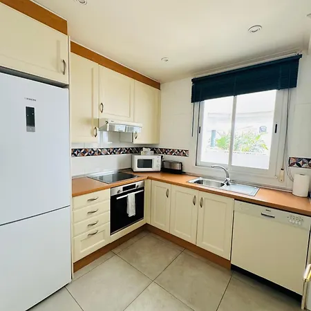 Apartamento 2 Dorm 2 Banos En Primera Linea En Playa Esmeralda