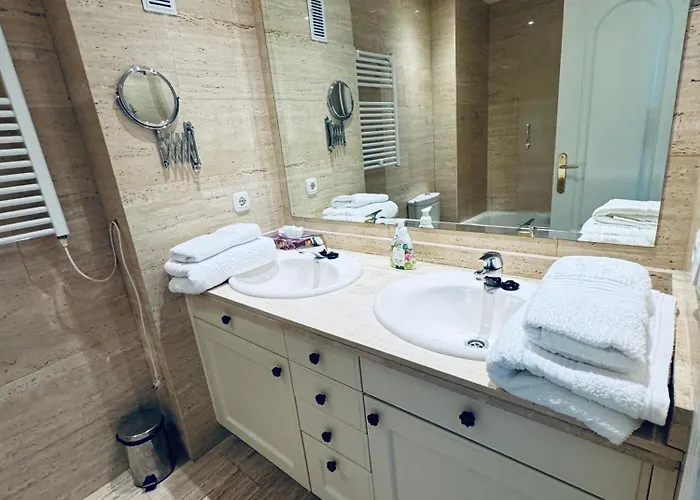 2 Dorm 2 Banos En Primera Linea En Playa Esmeralda Apartmán Marbella