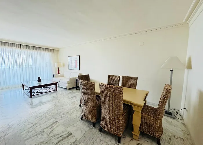 2 Dorm 2 Banos En Primera Linea En Playa Esmeralda Lejlighed Marbella