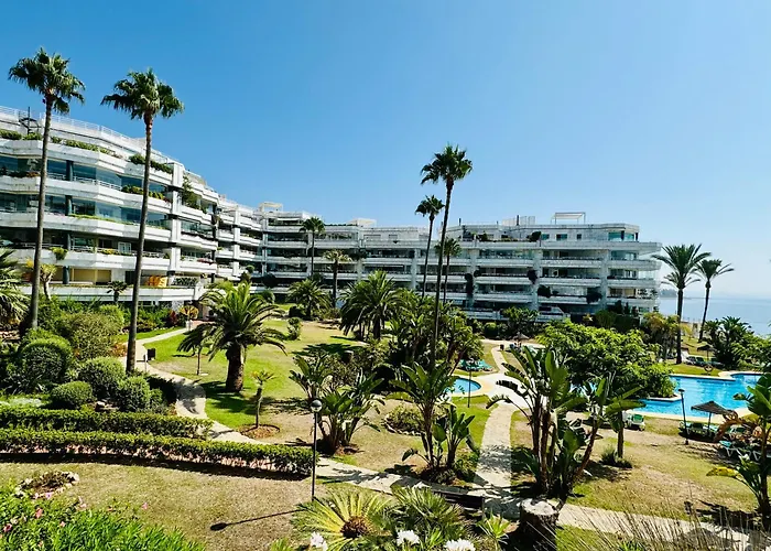 2 Dorm 2 Banos En Primera Linea En Playa Esmeralda Marbella